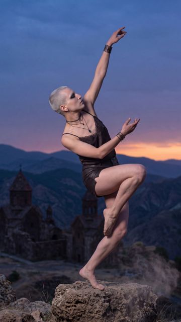 Rita dance pose